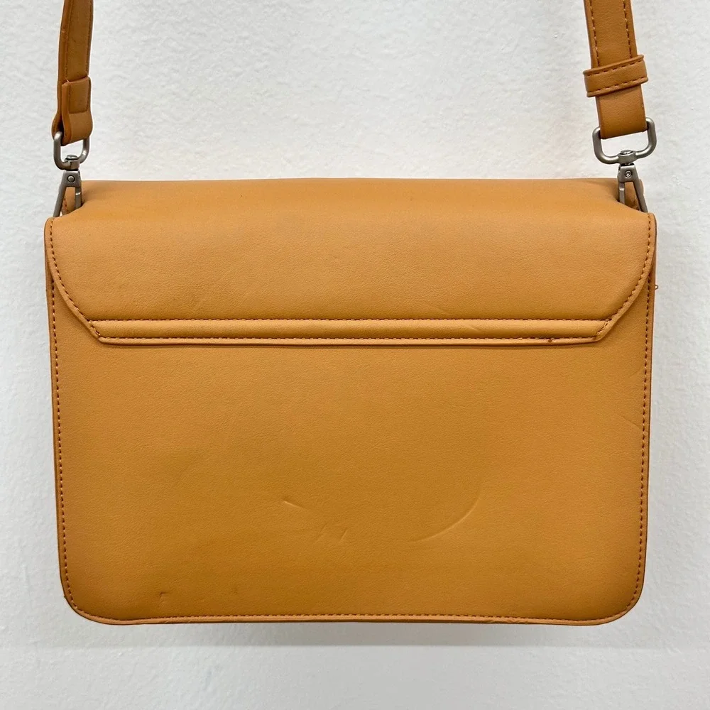 Pixie Mood Zoe Crossbody Purse Brown Minimalist Travel Vegan Leather‎